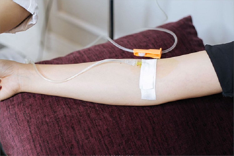 1001+ Hình truyền nước biển ảnh nằm viện chụp tay THẬT NHẤT