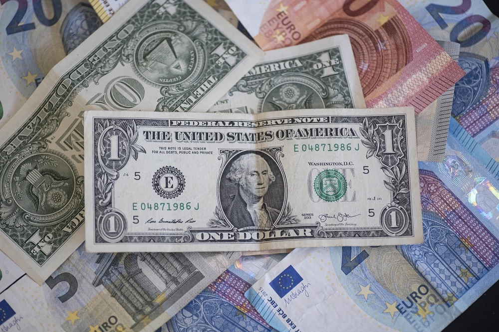 Tỷ giá USD hôm nay (25-2): Đồng USD xác lập đà giảm sau chuỗi tăng tuần liên tiếp