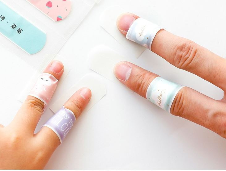 Loạt ảnh đứt tay để thử lòng người yêu và bạn bè một cách vui nhộn