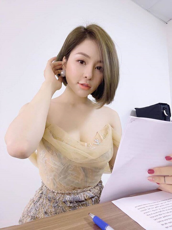 Hình Ảnh Gái Xinh Việt Nam Có Vú To Ngực Đẹp Mông Bự