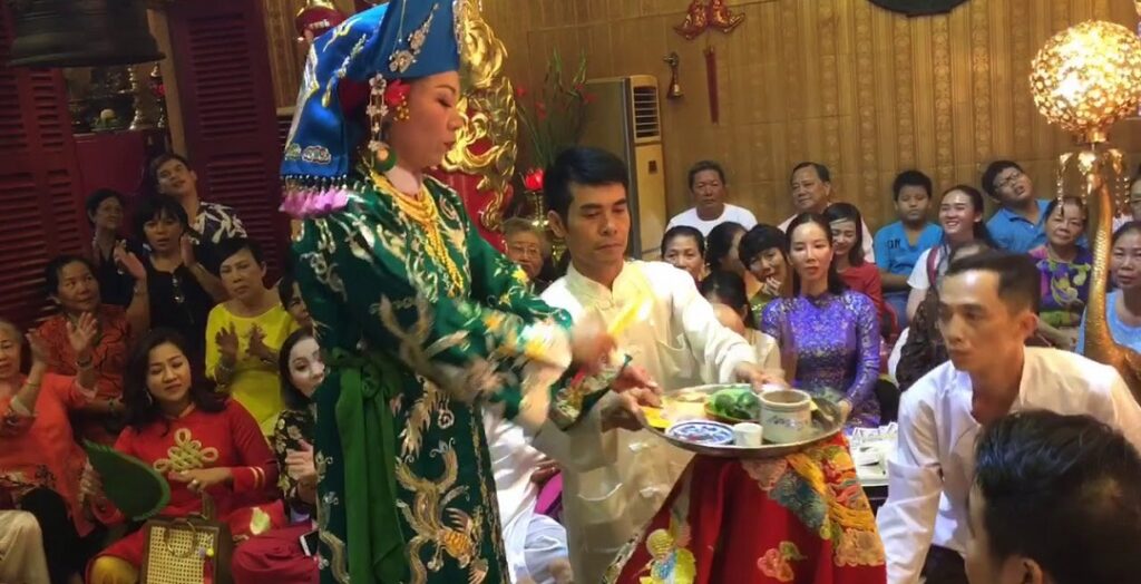 Các tuổi đội bát nhang