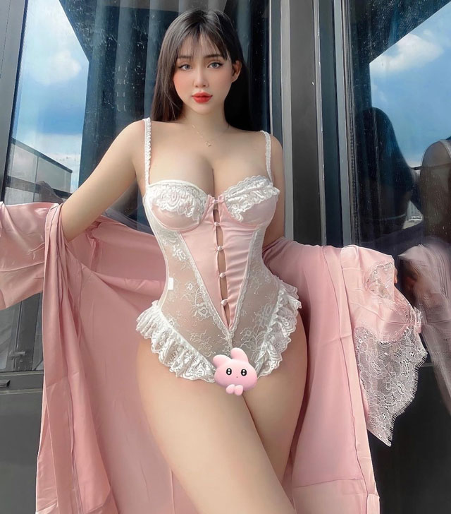 Tổng hợp ảnh gái xinh khoe vú đẹp lộ ti hồng không che