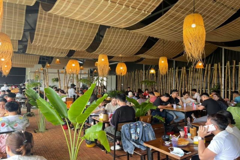 Tiệm Gà TukTuk - Khám Phá Địa Điểm Ăn Uống Độc Đáo mới tại Đà Lạt