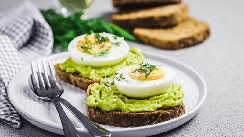 Bánh mì nguyên cám bao nhiêu calo? Ăn bánh mì nguyên cám có béo không?
