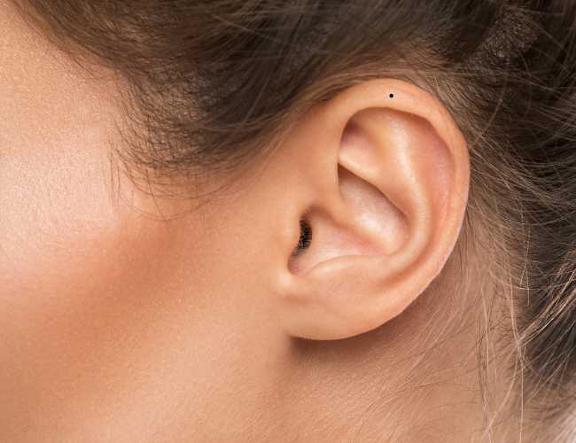 Vị Trí Nốt Ruồi Ở Tai Nam Nữ Nói Lên Điều Gì?