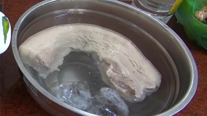Cách luộc thịt heo ngon trắng mềm không bị hôi, khô và gợi ý các món ăn