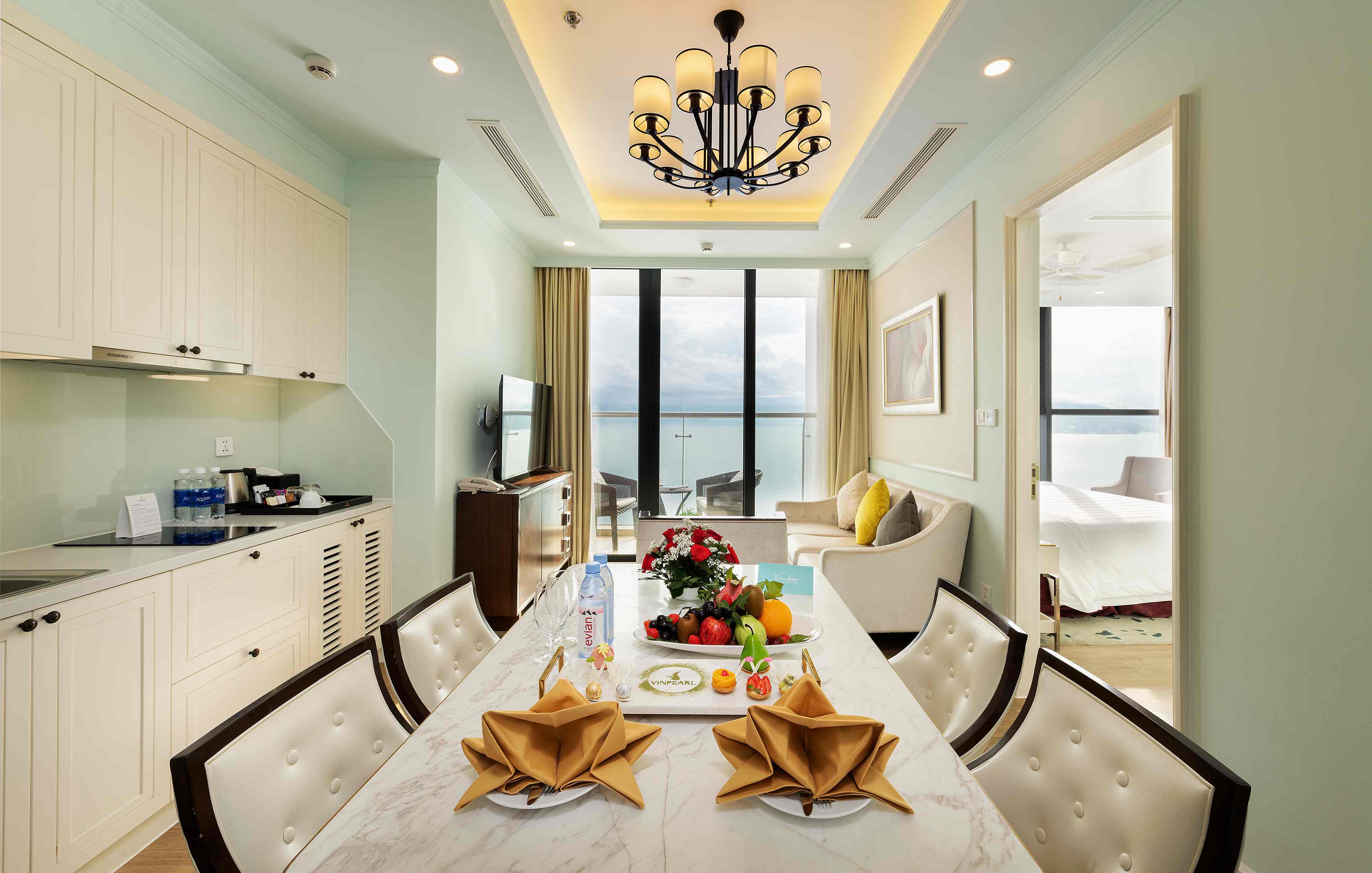 Bãi tắm Hoàng Hậu bãi đá trứng chim tuyệt đẹp ở Quy Nhơn