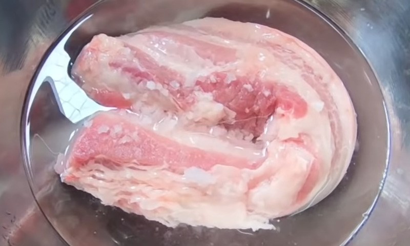 Cách luộc thịt heo ngon trắng mềm không bị hôi, khô và gợi ý các món ăn
