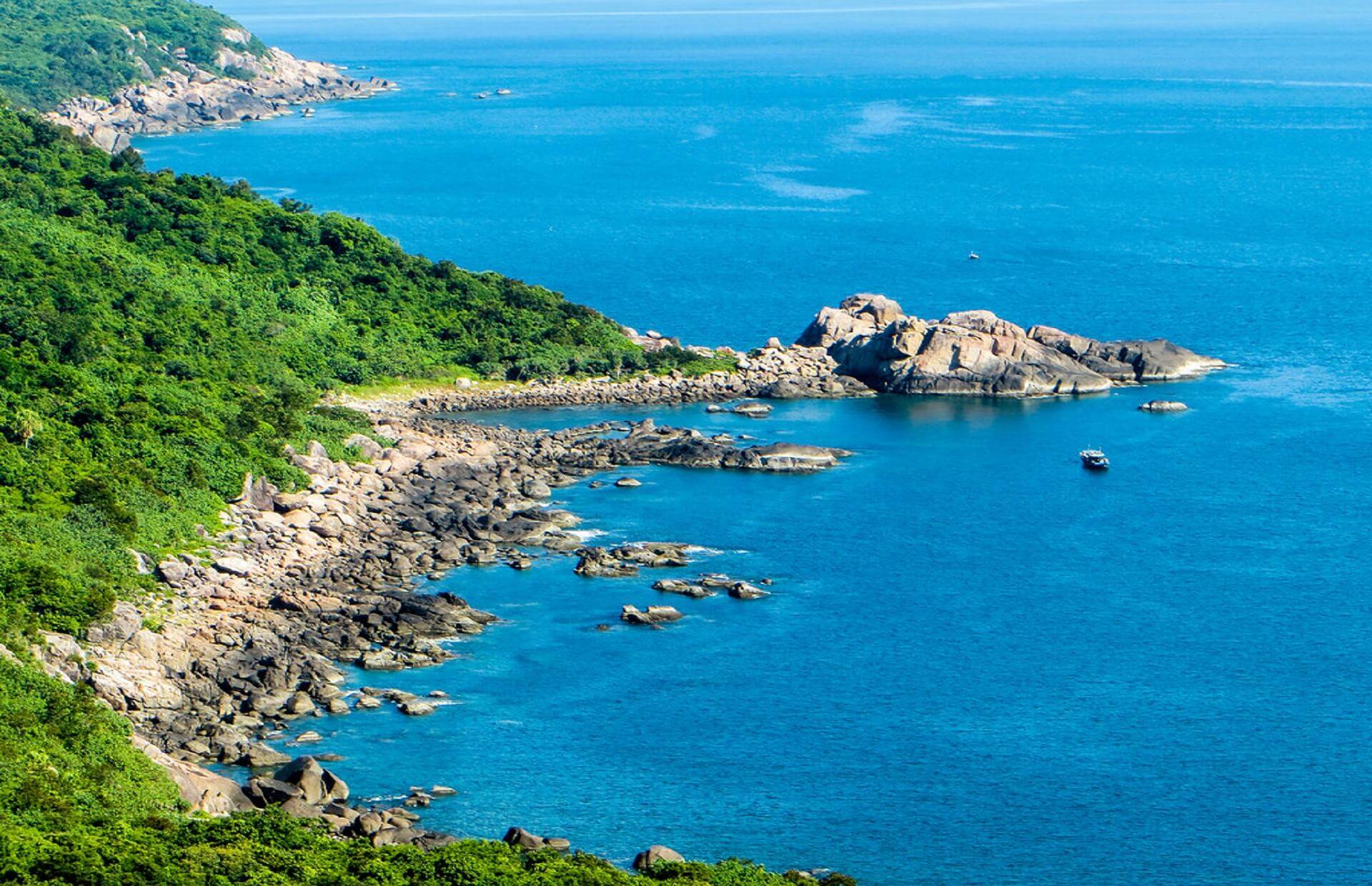 Bãi tắm Hoàng Hậu bãi đá trứng chim tuyệt đẹp ở Quy Nhơn