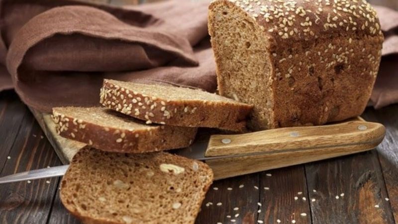 Bánh mì nguyên cám bao nhiêu calo? Ăn bánh mì nguyên cám có béo không?