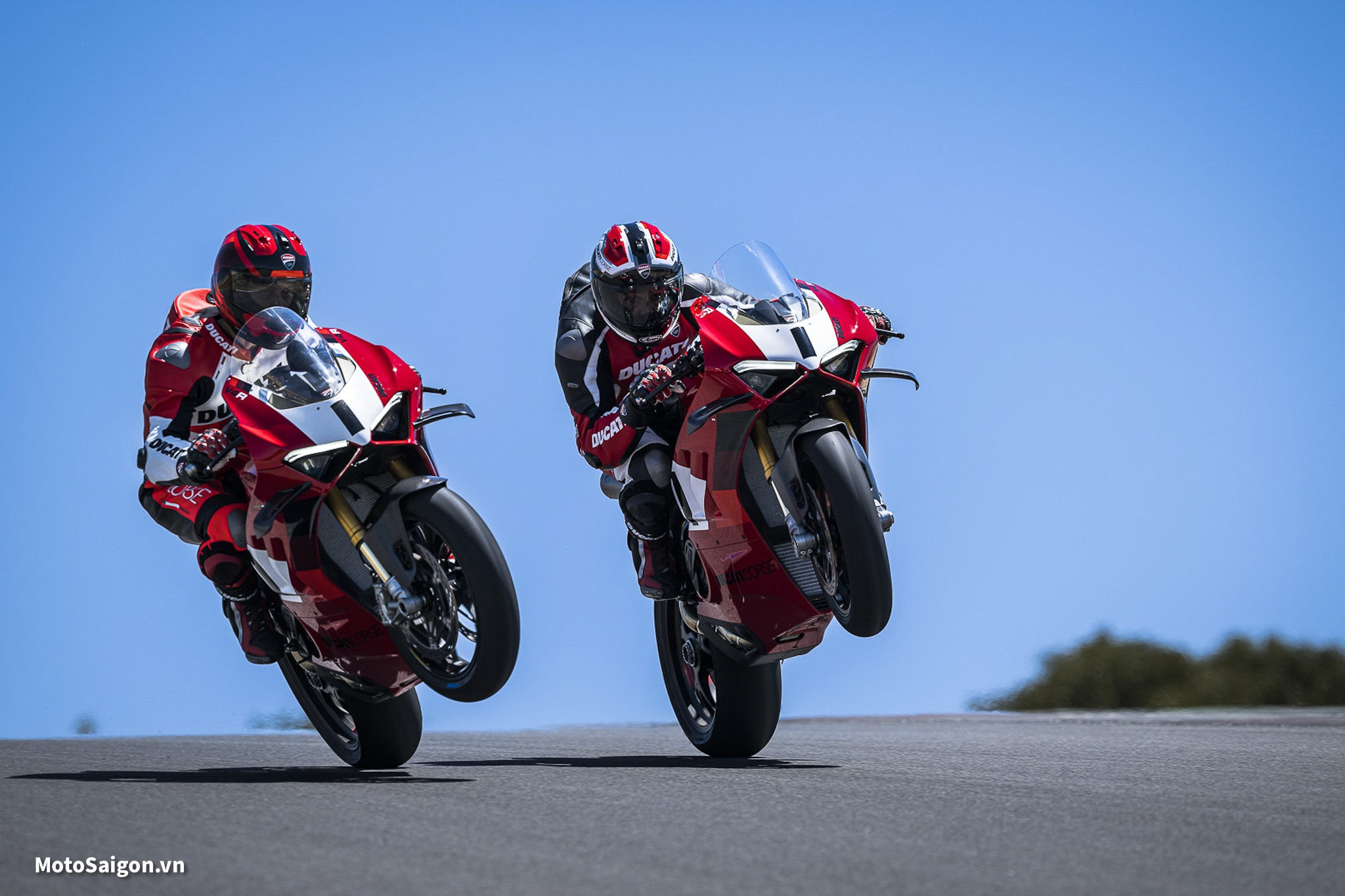 Ducati Panigale V4 R 2023 chi tiết giá xe có khả năng về Việt Nam