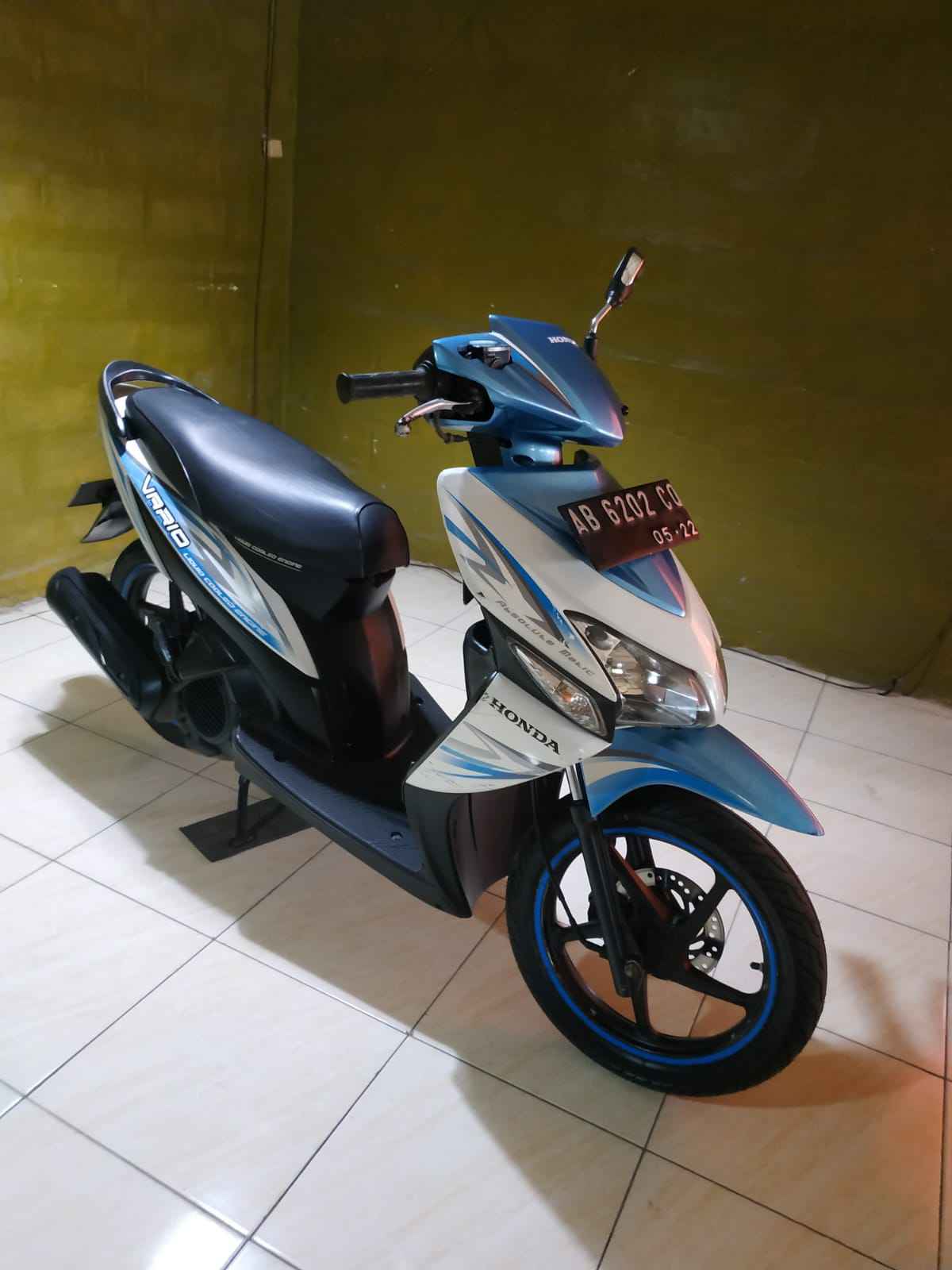 Xe Honda Vario sơn phối trắng xanh: Sự hòa quyện độc đáo