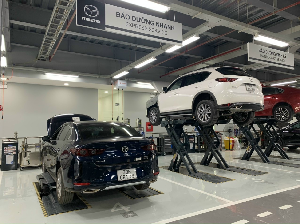 KIA - Mazda Mỹ Đình nổi bật với diện mạo mới