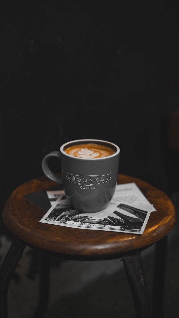 Khám phá vẻ đẹp buồn melancolie qua hình ảnh cafe