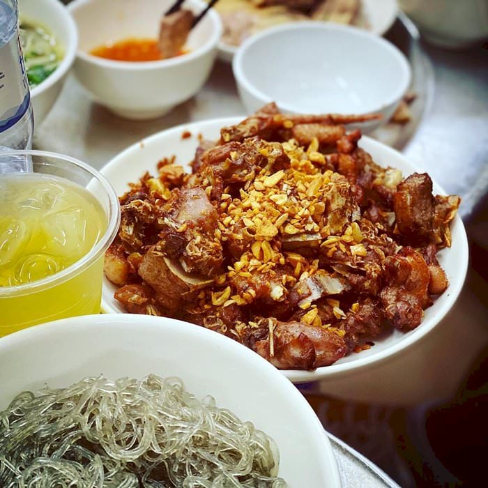 Những quán ngan cháy tỏi gây sốt ở Hà Nội