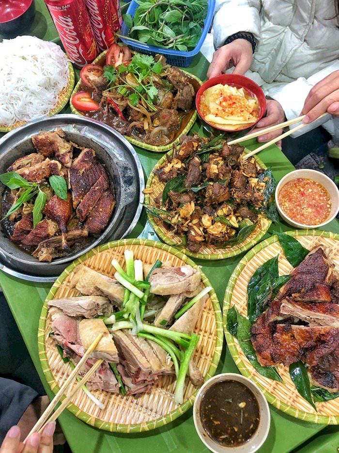 Những quán ngan cháy tỏi gây sốt ở Hà Nội
