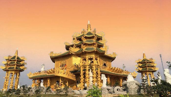 Đầu năm du xuân đến ngay chùa Phúc Lâm - Ngôi chùa dát vàng ngay sát Hà Nội