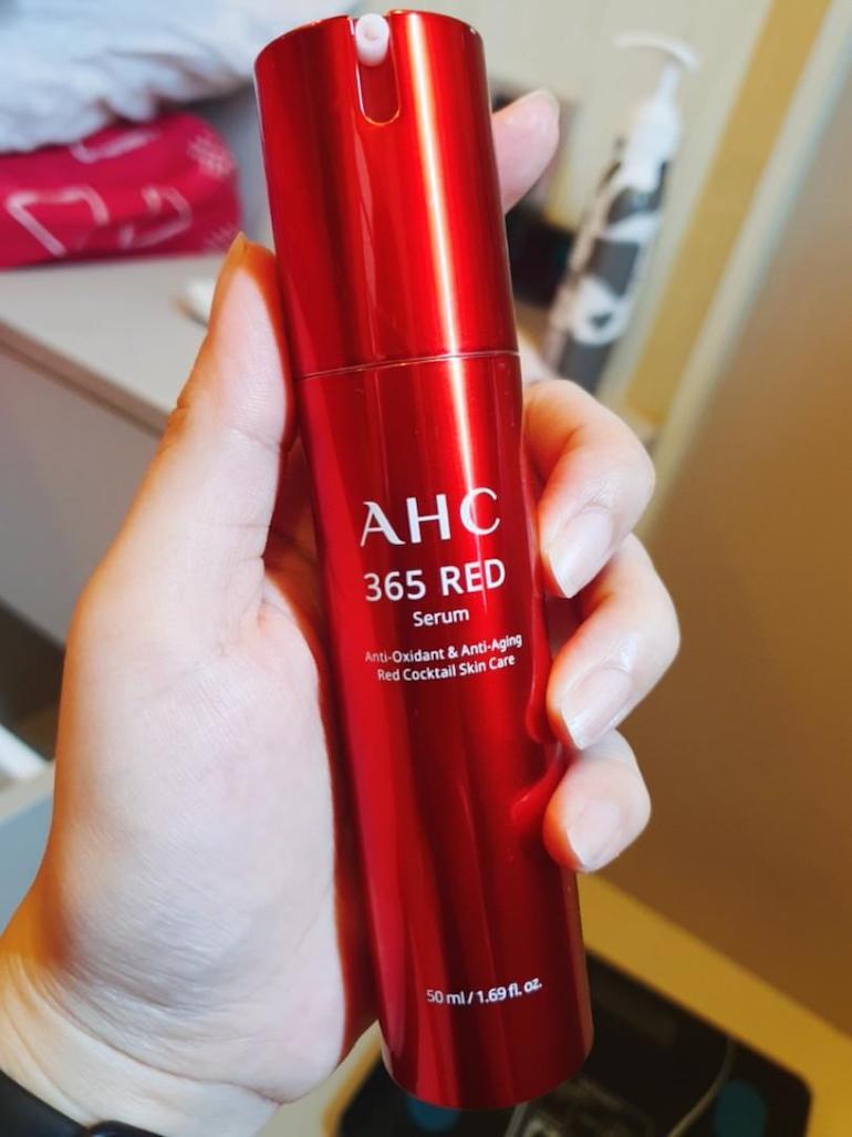 Có mấy loại serum AHC màu đỏ, nên dùng loại nào?