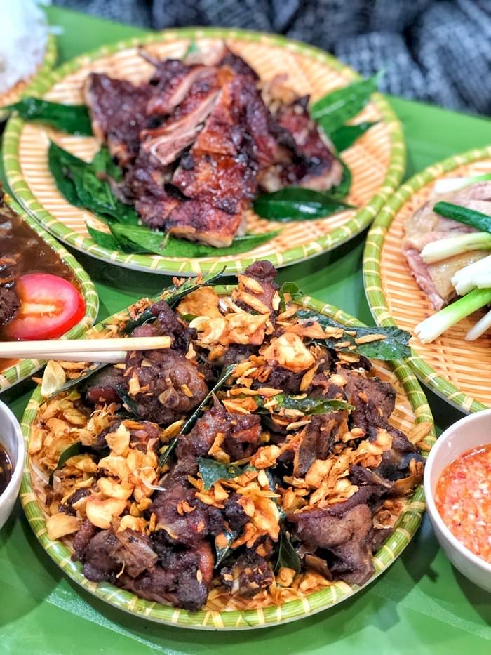 Những quán ngan cháy tỏi gây sốt ở Hà Nội
