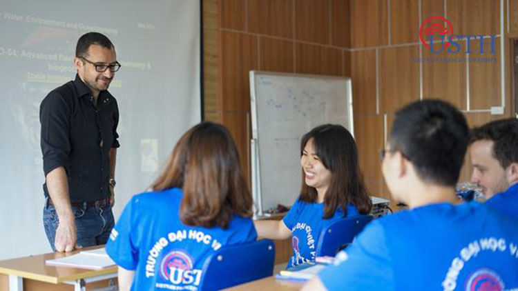 Ngành Vật lý kỹ thuật và Điện tử: Học gì? Ra trường làm gì?