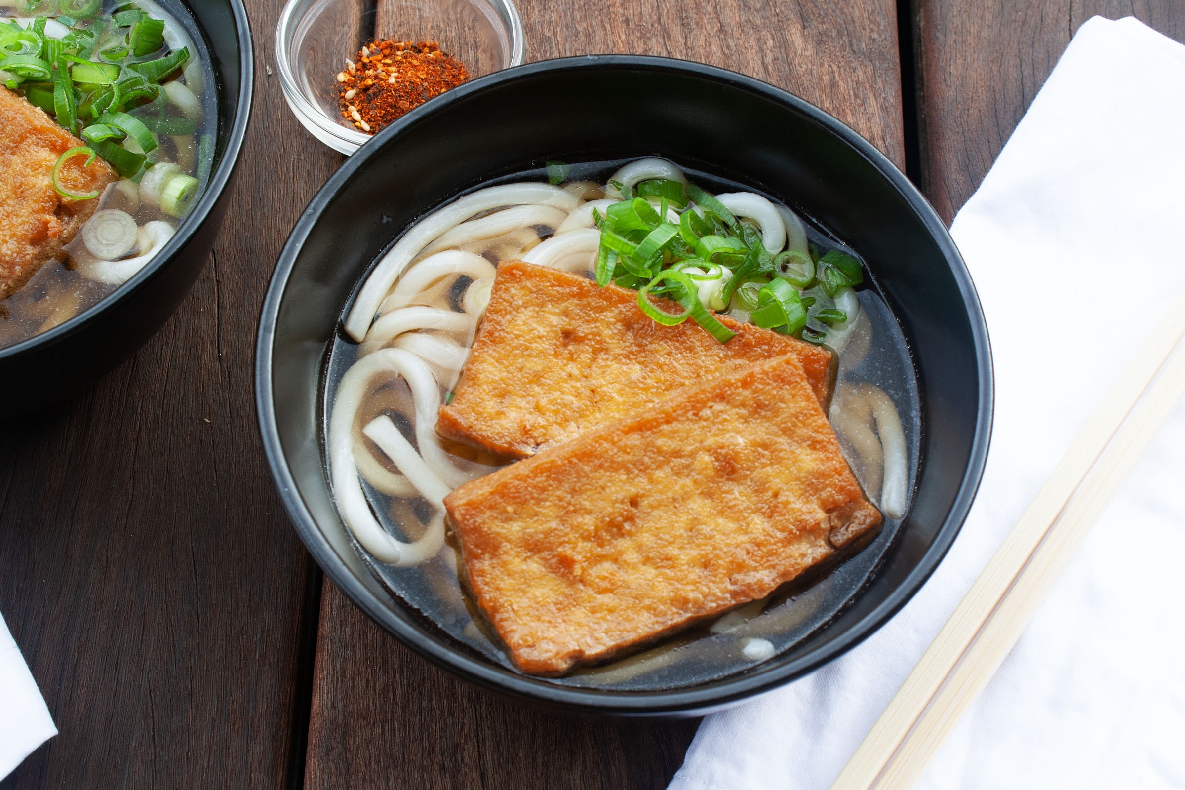 Lâu đài Osaka - Địa điểm ngắm hoa anh đào đẹp nhất tại Nhật Bản