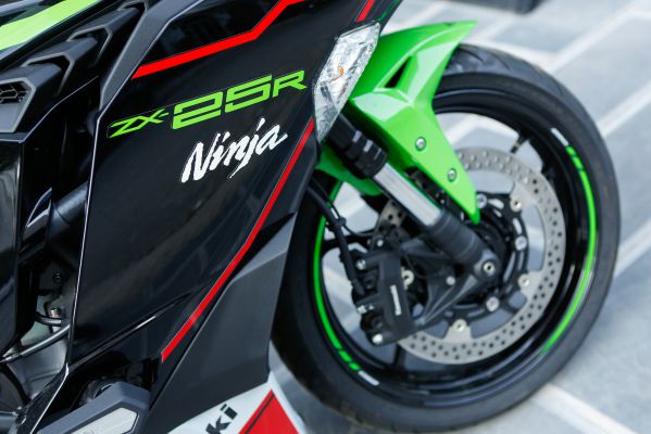 Kawasaki Ninja ZX-25R 2024