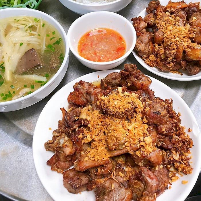Những quán ngan cháy tỏi gây sốt ở Hà Nội