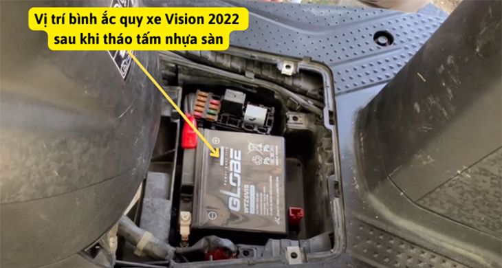 Góc giải đáp: Bình ắc quy xe Vision 2022 nằm ở đâu? Cách thay bình